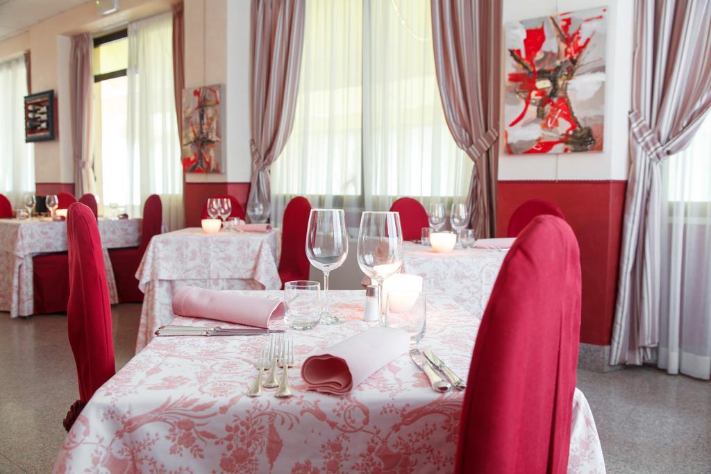 Allegroitalia Alassio Rosa Bagian luar foto